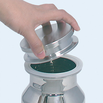 グリップ付ヘルールキャップ GC の使用例(ヘルール接続の容器蓋)