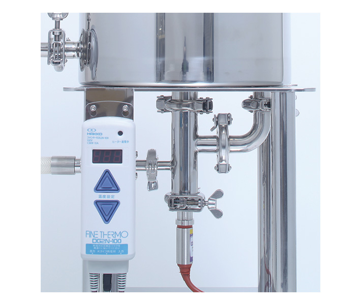 MPS自己循環温水ジャケット(ジャケット型ステンレス容器対応)の容器に取り付けた外観写真