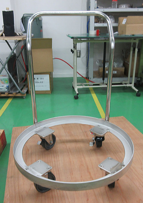 樹脂製ドラム用ハンドル型キャスター台車 2