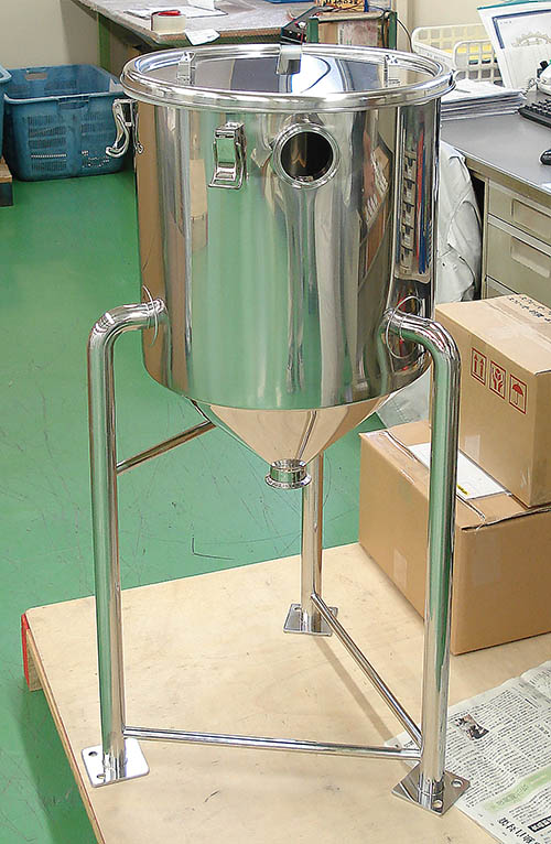 攪拌機用蓋切欠き付脚付ホッパー攪拌容器 1