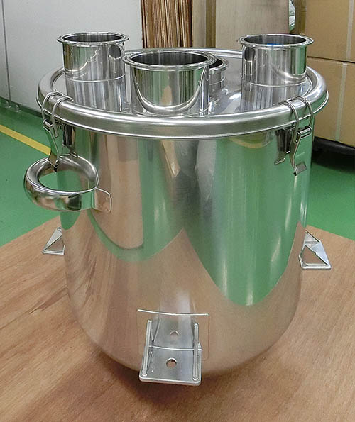 攪拌機取付ヘルール・ブラケット付鏡板容器 1