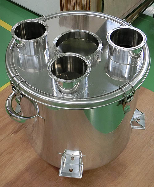 攪拌機取付ヘルール・ブラケット付鏡板容器 2
