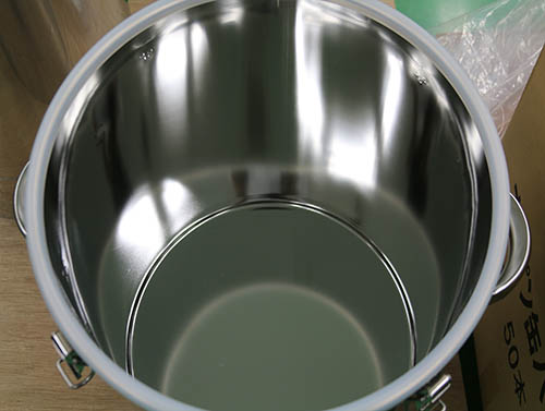 攪拌機取付ヘルール付スロープ容器 4