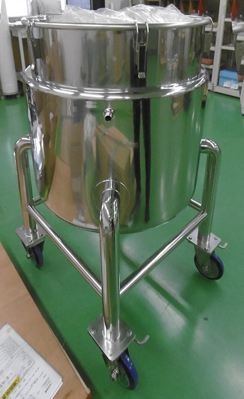 攪拌機取付フランジ付ジャケット型鏡板容器 1