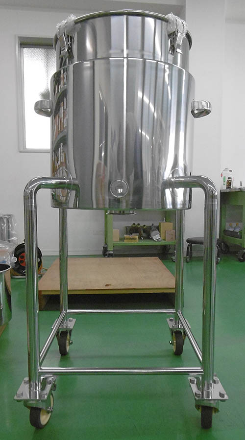 攪拌機接続ヘルール付ジャケット型脚付スロープ攪拌容器 3