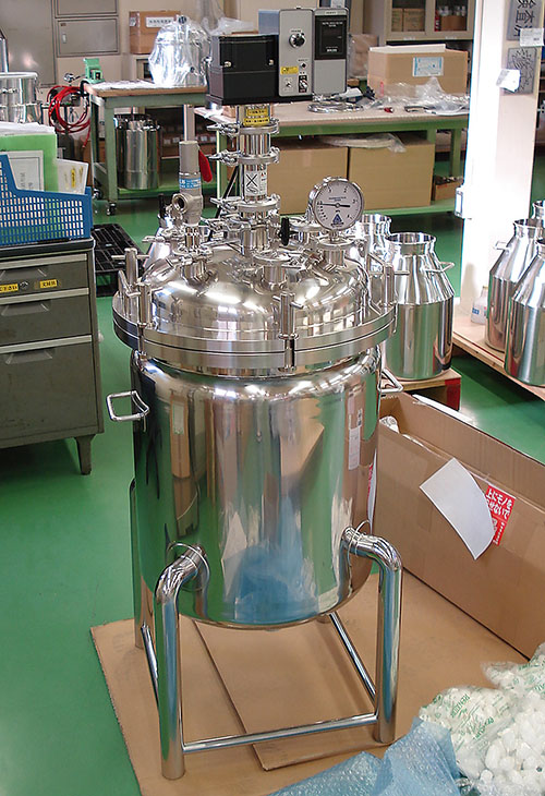 温調攪拌圧送フランジオープン型加圧容器 1