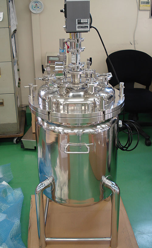 温調攪拌圧送フランジオープン型加圧容器 3