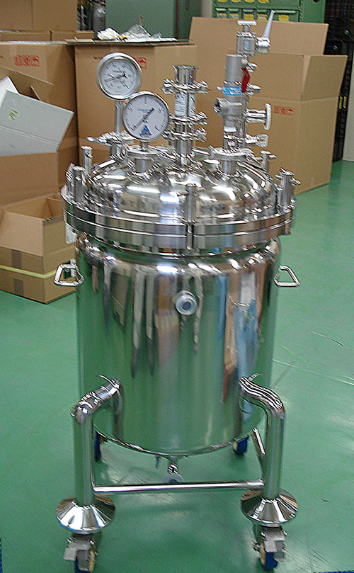 温調攪拌圧送フランジオープン型加圧容器 1