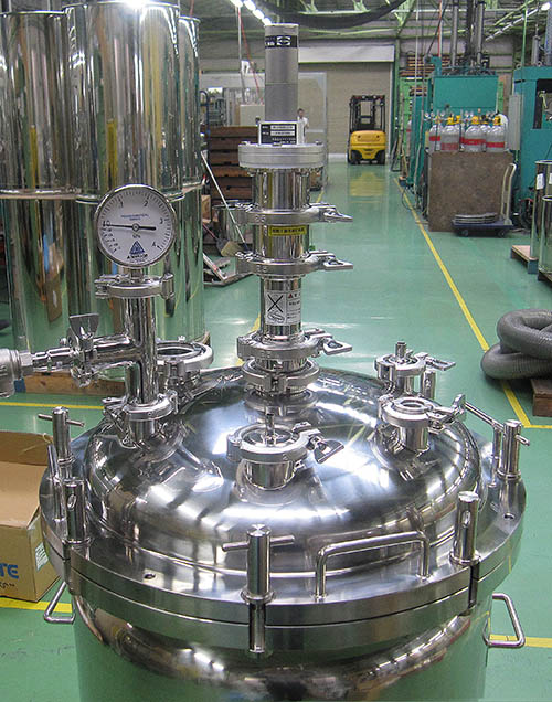 温調攪拌圧送フランジオープン型加圧容器 2