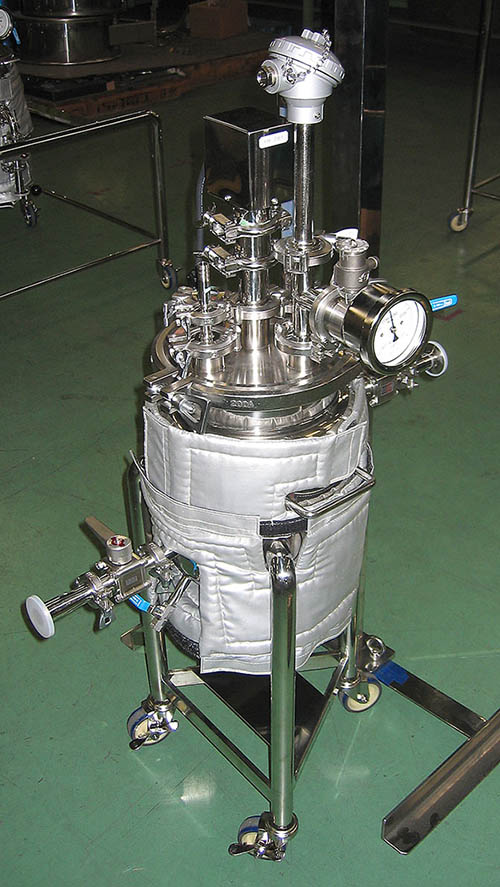 温調攪拌圧送フランジオープン型加圧容器 3