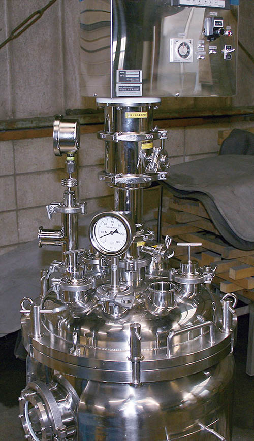温調攪拌圧送フランジオープン型加圧容器 2