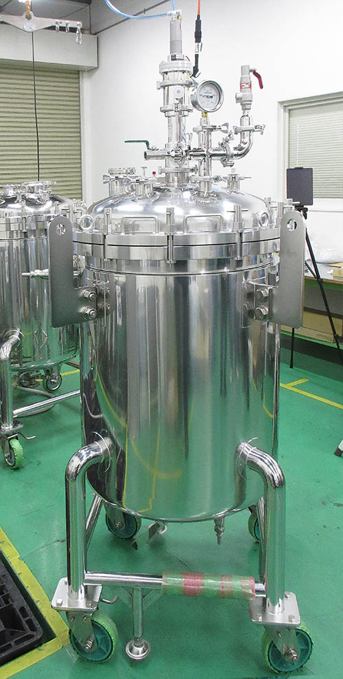 加圧口・安全弁・圧力計ユニット搭載容器 外観