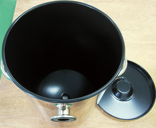 フッ素樹脂コーティング仕様鏡板容器の内面